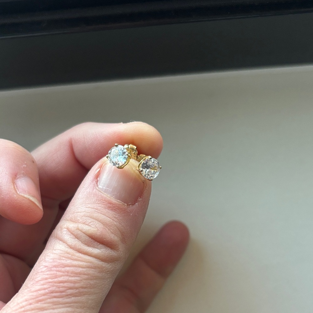 Gold Stud diamond Earrings